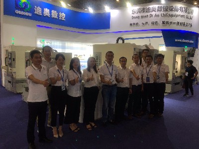 FH至尊数控机床亮相厚街展会